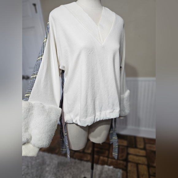 Faux Fur Sleeved Sweater, White Front, Houndstooth in Back, Oversized, Sz S/M - Picture 1 of 4